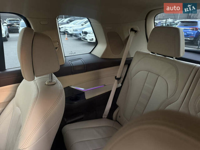 Белый БМВ X7, объемом двигателя 3 л и пробегом 109 тыс. км за 67000 $, фото 47 на Automoto.ua