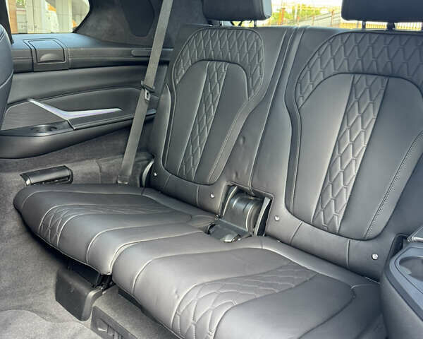 Белый БМВ X7, объемом двигателя 3 л и пробегом 75 тыс. км за 74000 $, фото 43 на Automoto.ua