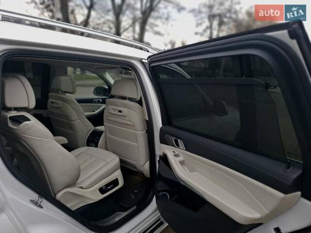 Белый БМВ X7, объемом двигателя 3 л и пробегом 210 тыс. км за 48800 $, фото 63 на Automoto.ua