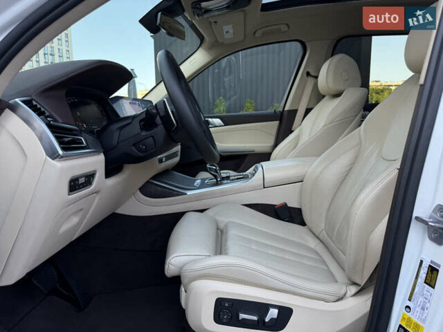 Белый БМВ X7, объемом двигателя 3 л и пробегом 109 тыс. км за 67000 $, фото 78 на Automoto.ua