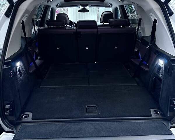 Белый БМВ X7, объемом двигателя 3 л и пробегом 156 тыс. км за 58000 $, фото 31 на Automoto.ua