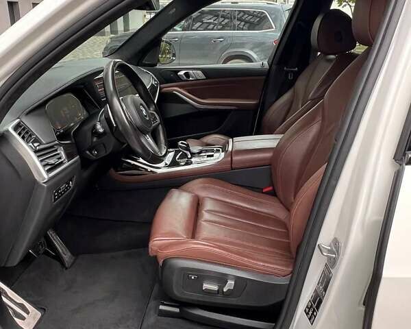 Белый БМВ X7, объемом двигателя 2.99 л и пробегом 99 тыс. км за 71999 $, фото 28 на Automoto.ua