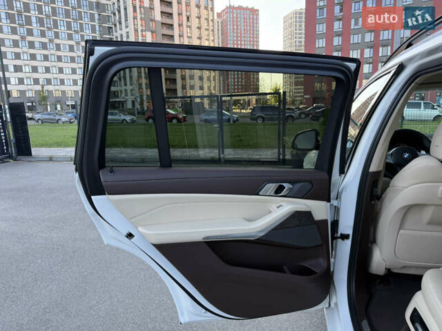 Белый БМВ X7, объемом двигателя 3 л и пробегом 109 тыс. км за 67000 $, фото 79 на Automoto.ua