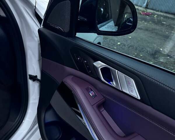 Белый БМВ X7, объемом двигателя 3 л и пробегом 156 тыс. км за 58000 $, фото 16 на Automoto.ua