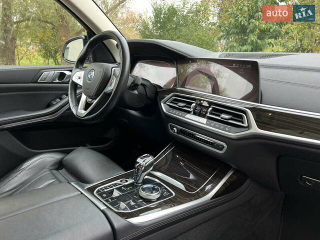 Белый БМВ X7, объемом двигателя 3 л и пробегом 130 тыс. км за 53100 $, фото 22 на Automoto.ua