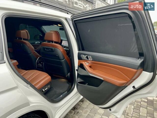 Белый БМВ X7, объемом двигателя 4.39 л и пробегом 68 тыс. км за 68900 $, фото 52 на Automoto.ua