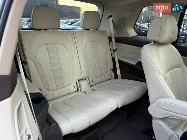 Белый БМВ X7, объемом двигателя 3 л и пробегом 109 тыс. км за 67000 $, фото 71 на Automoto.ua