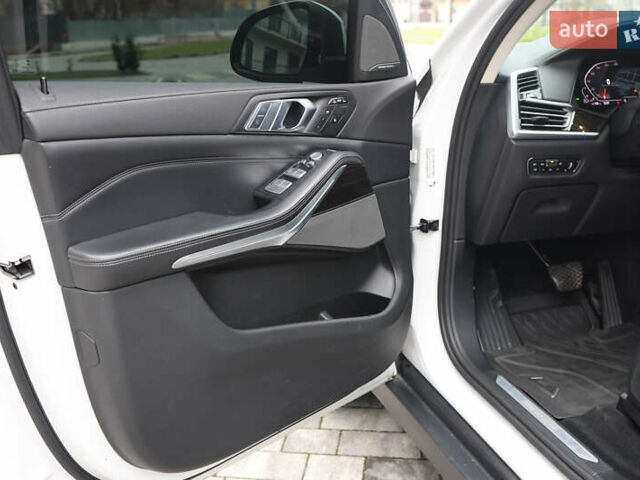 Белый БМВ X7, объемом двигателя 2.99 л и пробегом 141 тыс. км за 61000 $, фото 31 на Automoto.ua