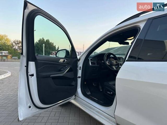 Белый БМВ X7, объемом двигателя 4.39 л и пробегом 126 тыс. км за 58500 $, фото 11 на Automoto.ua