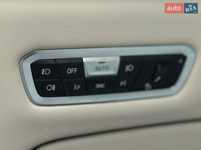 Белый БМВ X7, объемом двигателя 2.99 л и пробегом 83 тыс. км за 83000 $, фото 65 на Automoto.ua