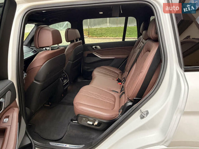 Белый БМВ X7, объемом двигателя 4.39 л и пробегом 130 тыс. км за 66000 $, фото 30 на Automoto.ua