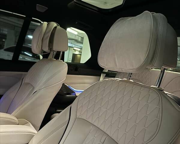 Белый БМВ X7, объемом двигателя 4.39 л и пробегом 41 тыс. км за 85500 $, фото 56 на Automoto.ua