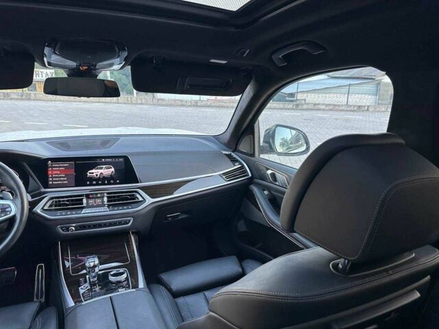 Белый БМВ X7, объемом двигателя 4.4 л и пробегом 126 тыс. км за 58500 $, фото 20 на Automoto.ua