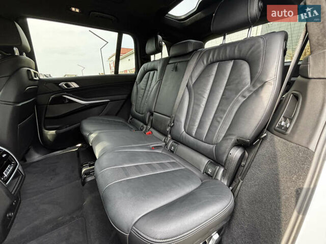 Белый БМВ X7, объемом двигателя 4.39 л и пробегом 129 тыс. км за 65500 $, фото 19 на Automoto.ua