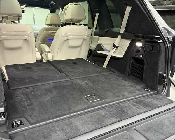 Белый БМВ X7, объемом двигателя 4.39 л и пробегом 41 тыс. км за 85500 $, фото 66 на Automoto.ua