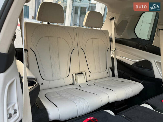 Белый БМВ X7, объемом двигателя 2.99 л и пробегом 83 тыс. км за 83000 $, фото 58 на Automoto.ua