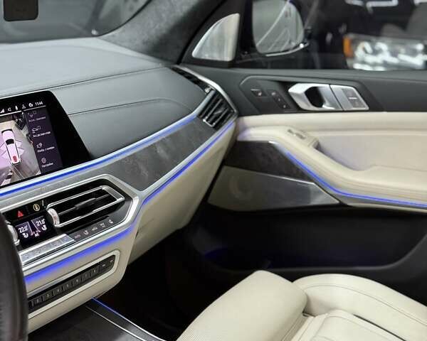 Белый БМВ X7, объемом двигателя 4.39 л и пробегом 41 тыс. км за 85500 $, фото 33 на Automoto.ua