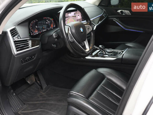 Белый БМВ X7, объемом двигателя 2.99 л и пробегом 141 тыс. км за 61000 $, фото 34 на Automoto.ua