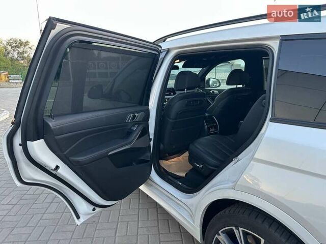 Белый БМВ X7, объемом двигателя 4.39 л и пробегом 126 тыс. км за 58500 $, фото 14 на Automoto.ua