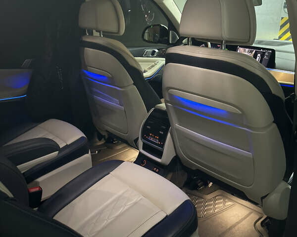 Белый БМВ X7, объемом двигателя 3 л и пробегом 37 тыс. км за 62000 $, фото 14 на Automoto.ua