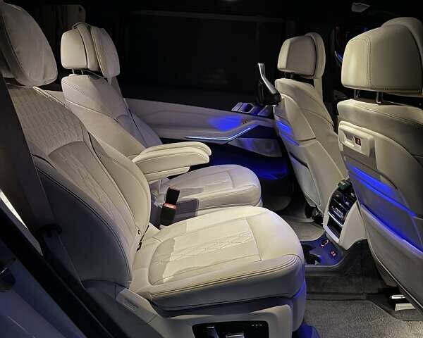 Белый БМВ X7, объемом двигателя 4.39 л и пробегом 41 тыс. км за 85500 $, фото 30 на Automoto.ua