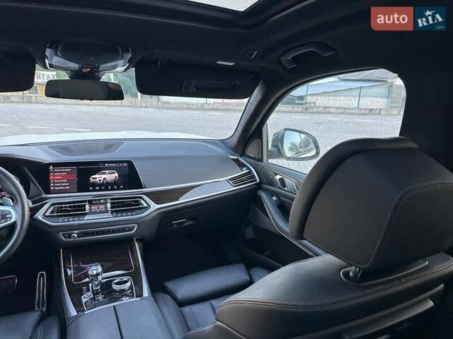 Белый БМВ X7, объемом двигателя 4.39 л и пробегом 126 тыс. км за 58500 $, фото 20 на Automoto.ua