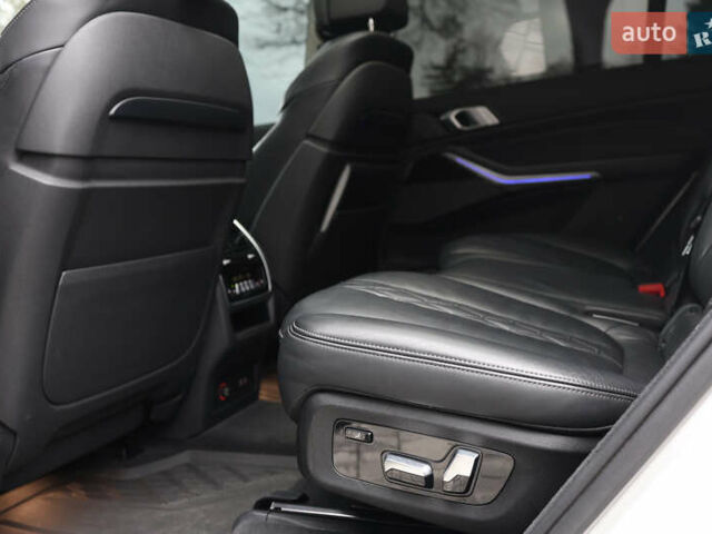 Белый БМВ X7, объемом двигателя 2.99 л и пробегом 141 тыс. км за 61000 $, фото 51 на Automoto.ua