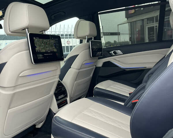 Белый БМВ X7, объемом двигателя 4.39 л и пробегом 51 тыс. км за 81900 $, фото 24 на Automoto.ua