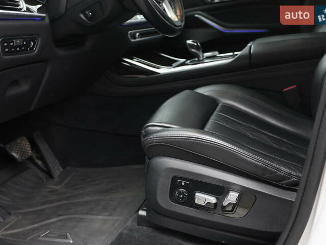 Белый БМВ X7, объемом двигателя 2.99 л и пробегом 141 тыс. км за 61000 $, фото 32 на Automoto.ua