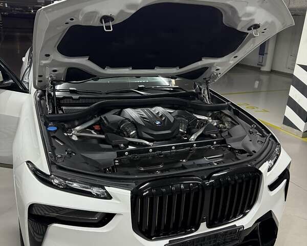 Белый БМВ X7, объемом двигателя 4.39 л и пробегом 41 тыс. км за 85500 $, фото 69 на Automoto.ua