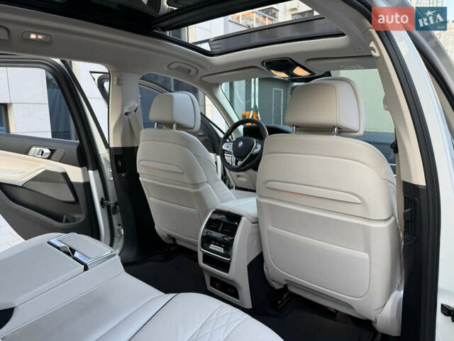 Белый БМВ X7, объемом двигателя 2.99 л и пробегом 83 тыс. км за 83000 $, фото 51 на Automoto.ua