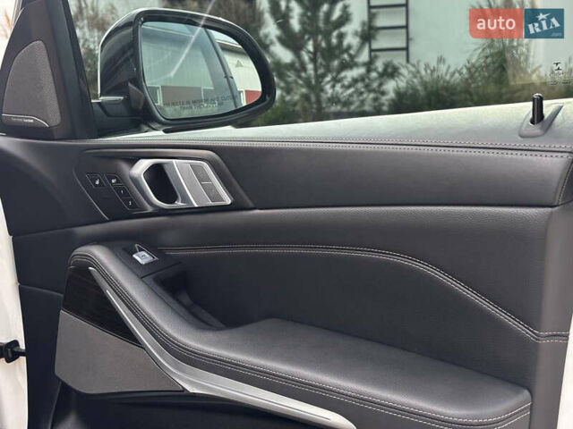 Білий БМВ X7, об'ємом двигуна 4.39 л та пробігом 129 тис. км за 61900 $, фото 38 на Automoto.ua