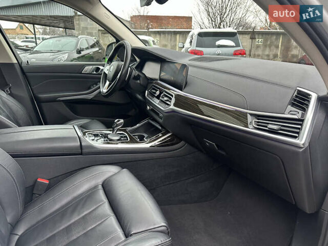 Белый БМВ X7, объемом двигателя 3 л и пробегом 154 тыс. км за 48999 $, фото 120 на Automoto.ua