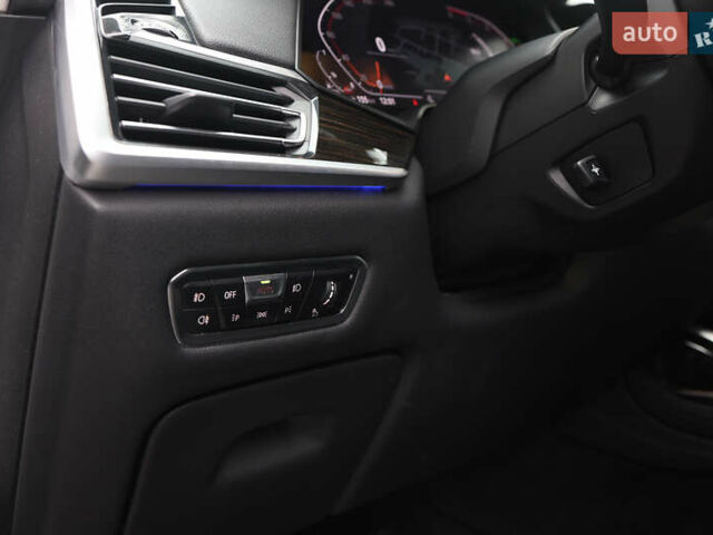 Белый БМВ X7, объемом двигателя 2.99 л и пробегом 141 тыс. км за 61000 $, фото 62 на Automoto.ua