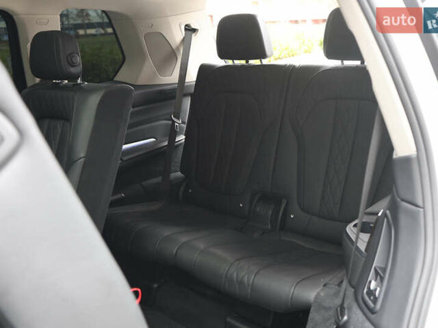 Белый БМВ X7, объемом двигателя 2.99 л и пробегом 141 тыс. км за 61000 $, фото 56 на Automoto.ua