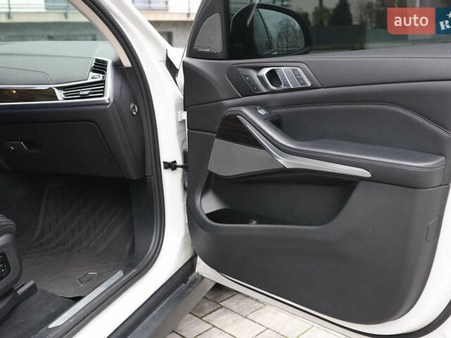 Белый БМВ X7, объемом двигателя 2.99 л и пробегом 141 тыс. км за 61000 $, фото 26 на Automoto.ua