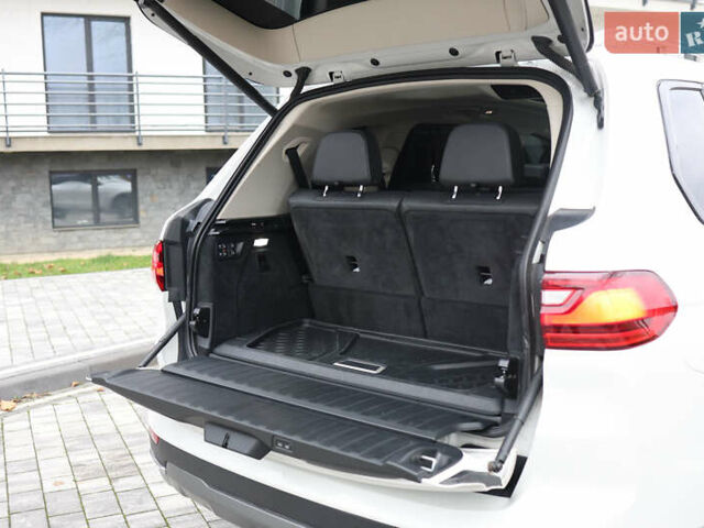 Белый БМВ X7, объемом двигателя 2.99 л и пробегом 141 тыс. км за 61000 $, фото 19 на Automoto.ua