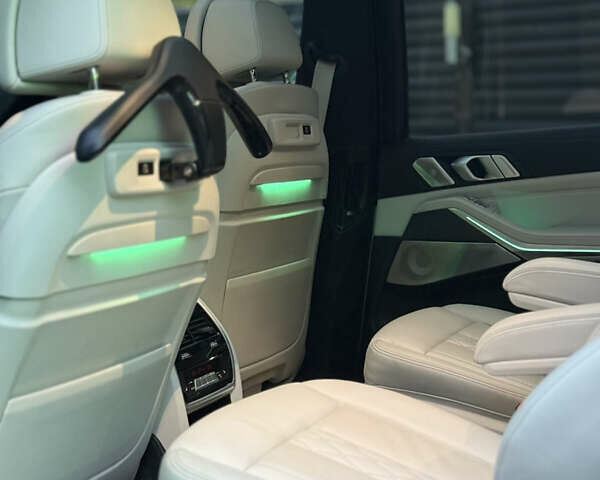 Белый БМВ X7, объемом двигателя 4.39 л и пробегом 43 тыс. км за 85500 $, фото 6 на Automoto.ua