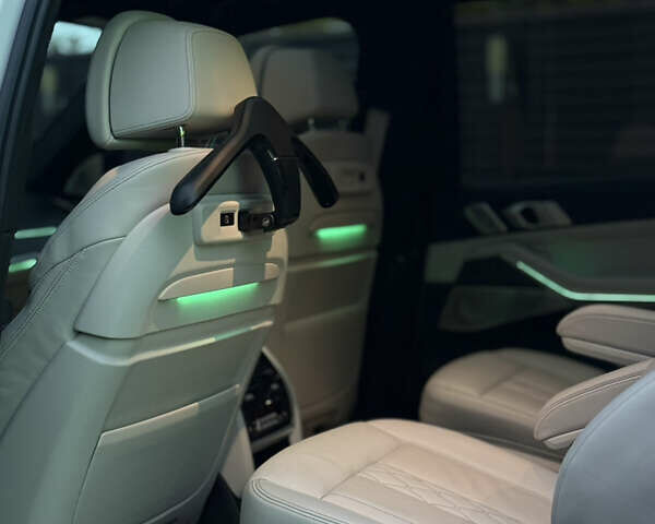 Белый БМВ X7, объемом двигателя 4.39 л и пробегом 43 тыс. км за 85500 $, фото 7 на Automoto.ua