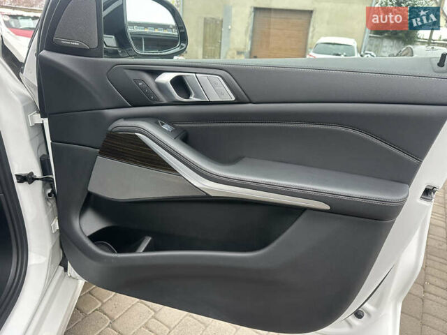 Белый БМВ X7, объемом двигателя 3 л и пробегом 154 тыс. км за 48999 $, фото 115 на Automoto.ua