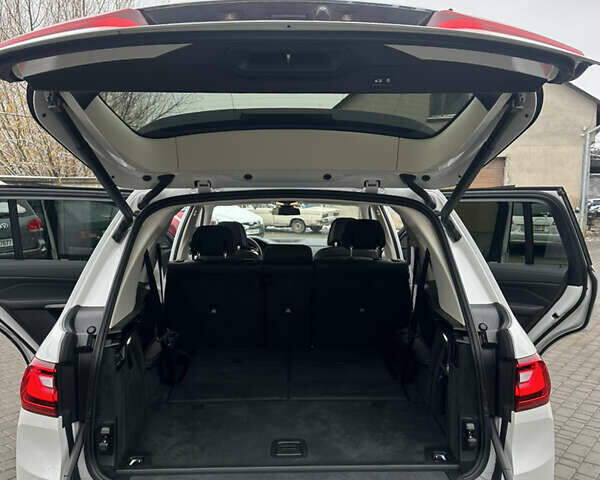 Белый БМВ X7, объемом двигателя 3 л и пробегом 154 тыс. км за 48999 $, фото 89 на Automoto.ua
