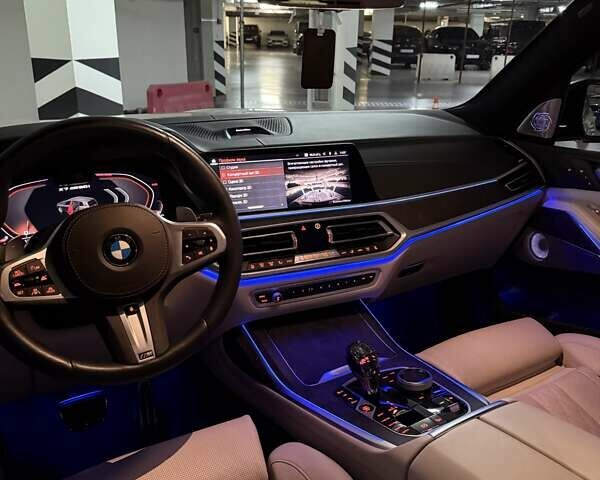 Белый БМВ X7, объемом двигателя 4.39 л и пробегом 41 тыс. км за 85500 $, фото 61 на Automoto.ua