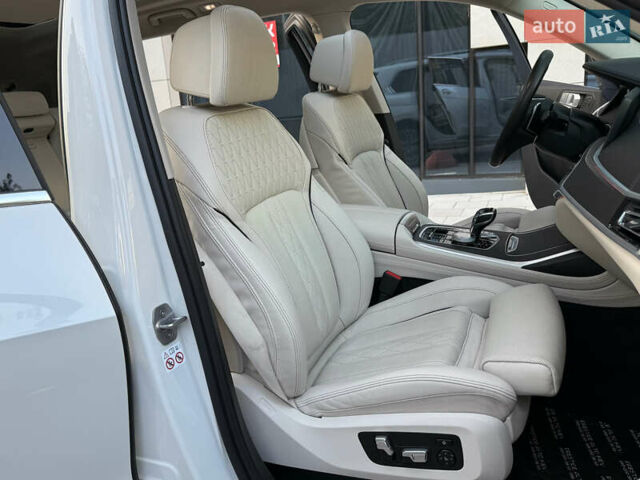 Белый БМВ X7, объемом двигателя 2.99 л и пробегом 83 тыс. км за 86000 $, фото 47 на Automoto.ua