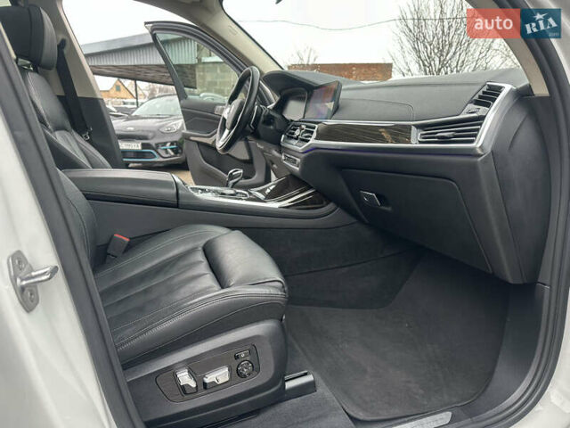 Белый БМВ X7, объемом двигателя 3 л и пробегом 154 тыс. км за 48999 $, фото 108 на Automoto.ua