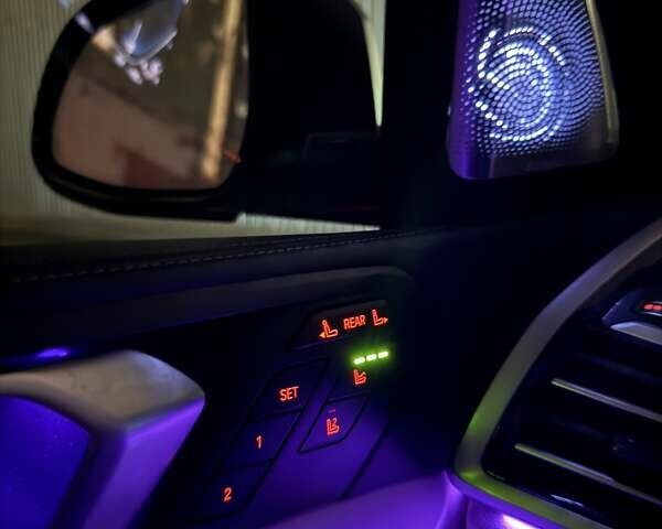 Белый БМВ X7, объемом двигателя 4.39 л и пробегом 41 тыс. км за 85500 $, фото 44 на Automoto.ua