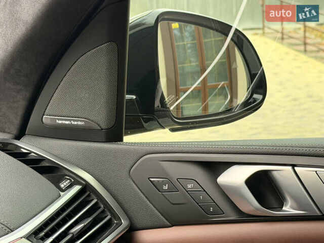 Белый БМВ X7, объемом двигателя 4.39 л и пробегом 130 тыс. км за 66000 $, фото 11 на Automoto.ua