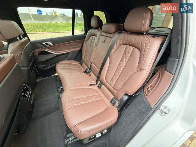 Белый БМВ X7, объемом двигателя 4.39 л и пробегом 130 тыс. км за 66000 $, фото 29 на Automoto.ua