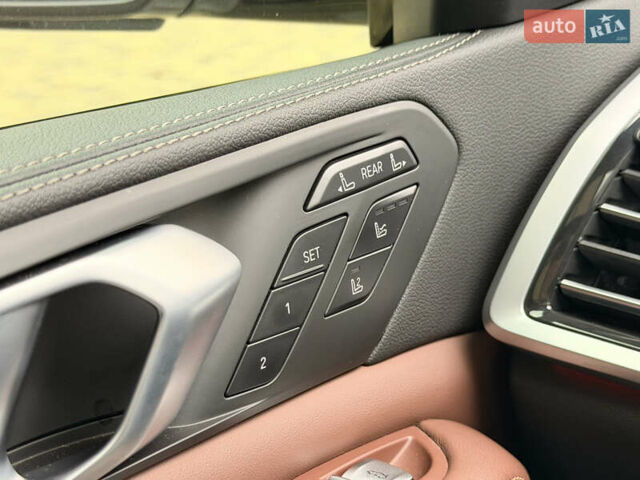 Белый БМВ X7, объемом двигателя 4.39 л и пробегом 130 тыс. км за 66000 $, фото 12 на Automoto.ua