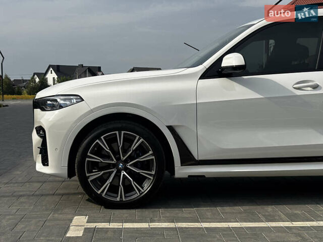 Белый БМВ X7, объемом двигателя 4.39 л и пробегом 129 тыс. км за 65500 $, фото 6 на Automoto.ua