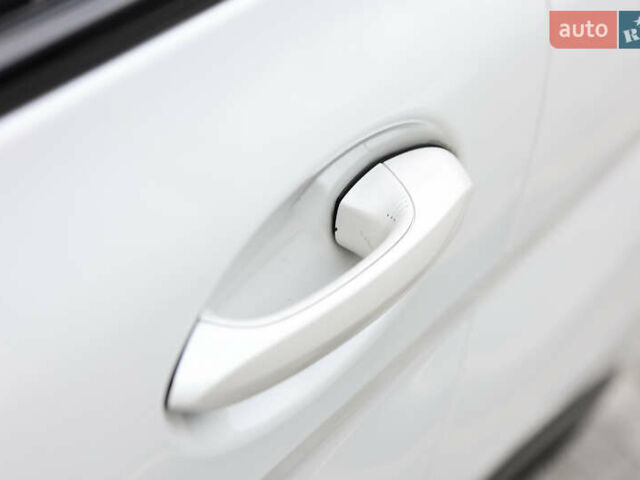 Белый БМВ X7, объемом двигателя 2.99 л и пробегом 141 тыс. км за 61000 $, фото 10 на Automoto.ua